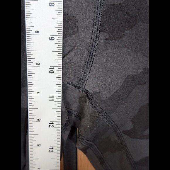 Lululemon Align Biker Shorts 6 / S Womens Black Camouflage Print 9.5” Inseam - Picture 4 of 7